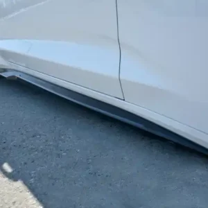 Značkový Maxton Design Prahové lišty Chevrolet Camaro SS Mk6 - černý lesklý lak CH-CA-6-2SS-SD1G