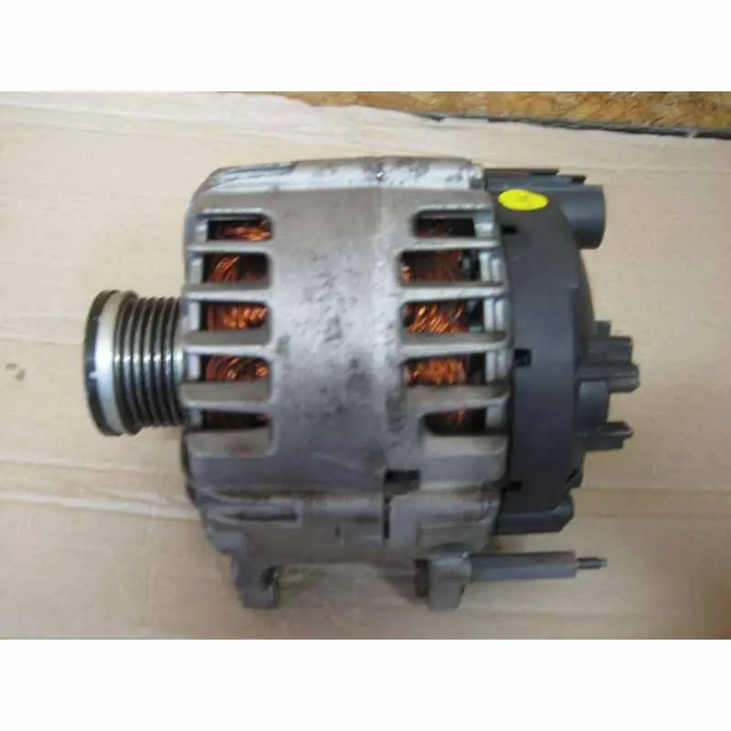 alternátor VW Touran lift 1T0 07-10 1,4 TSI03C903025D Oblíbený