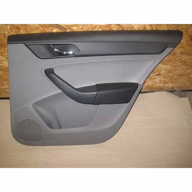 tapecírunk dveří pravý zadní ŠKODA Rapid 5JA Spaceback Cenově Výhodný