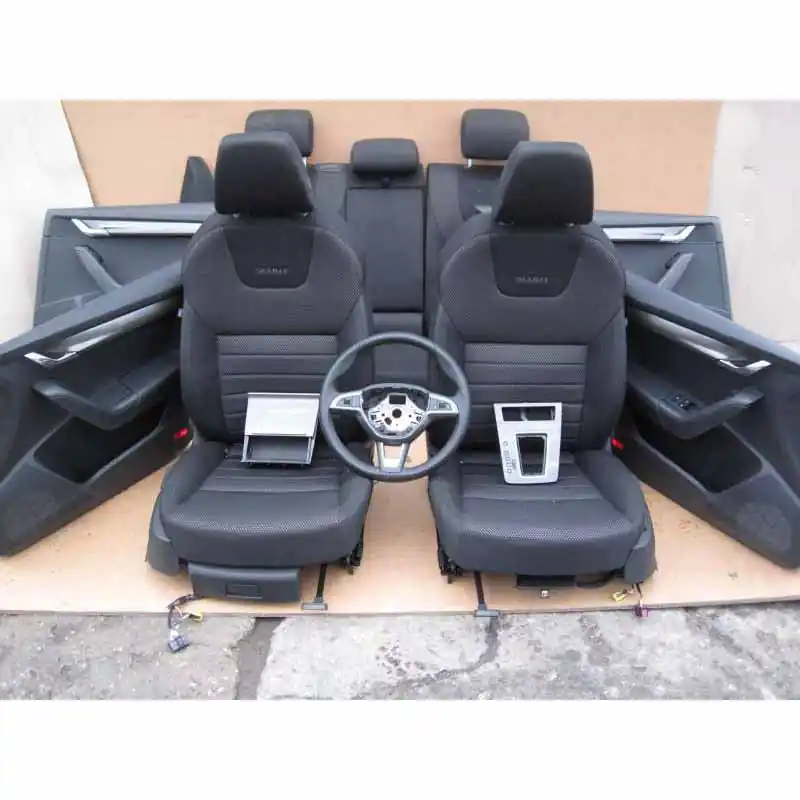 Vrácení Zdarma interiér + volant + popelník + rámeček řadící pákyŠKODA Octavia III 5E0 Scout combi