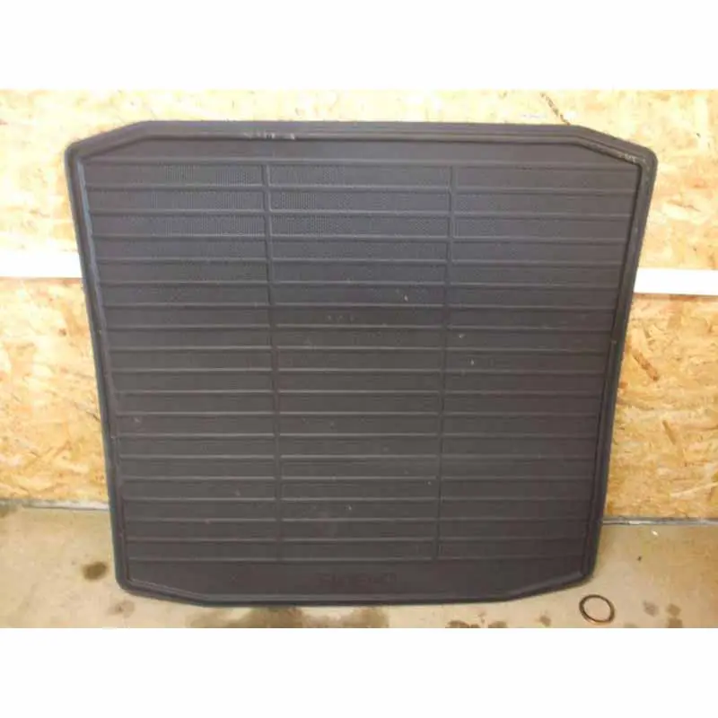 Finální Výprodej podlaha do kufru - plastová ŠKODA Rapid 5JA sedan5JA862559