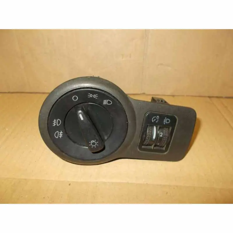 Cenová Bomba spínač světel VW koncern1U0941531D