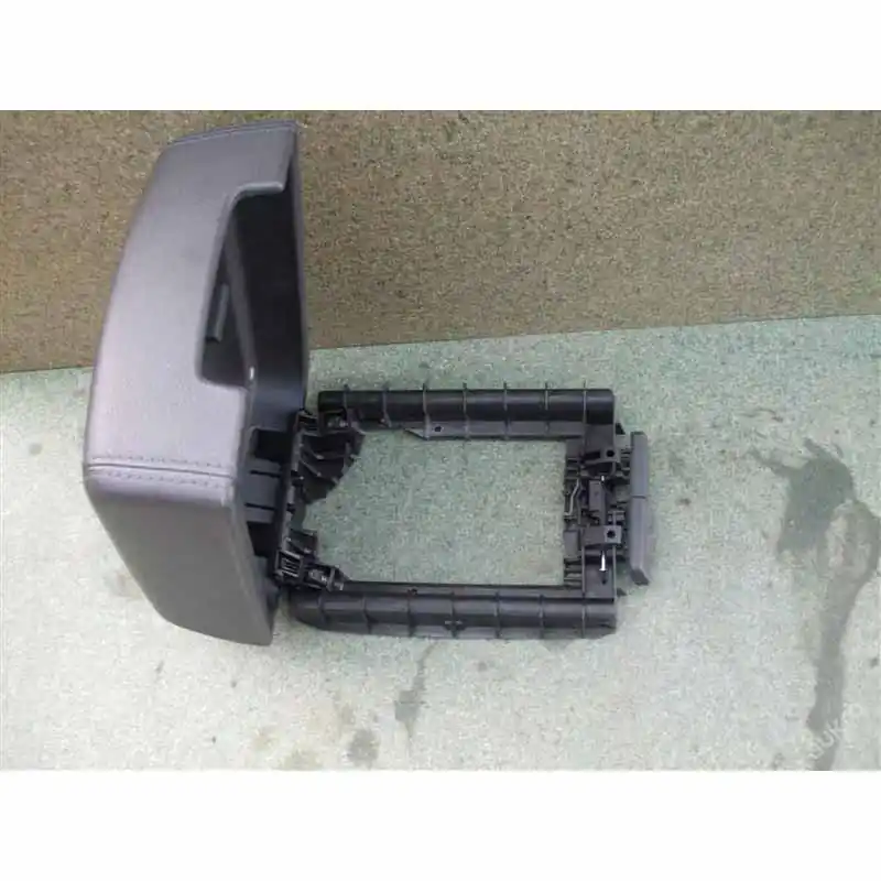 Značkový loketní opěrka - kožená VW TOUAREG 7L62006-> (poškozená)