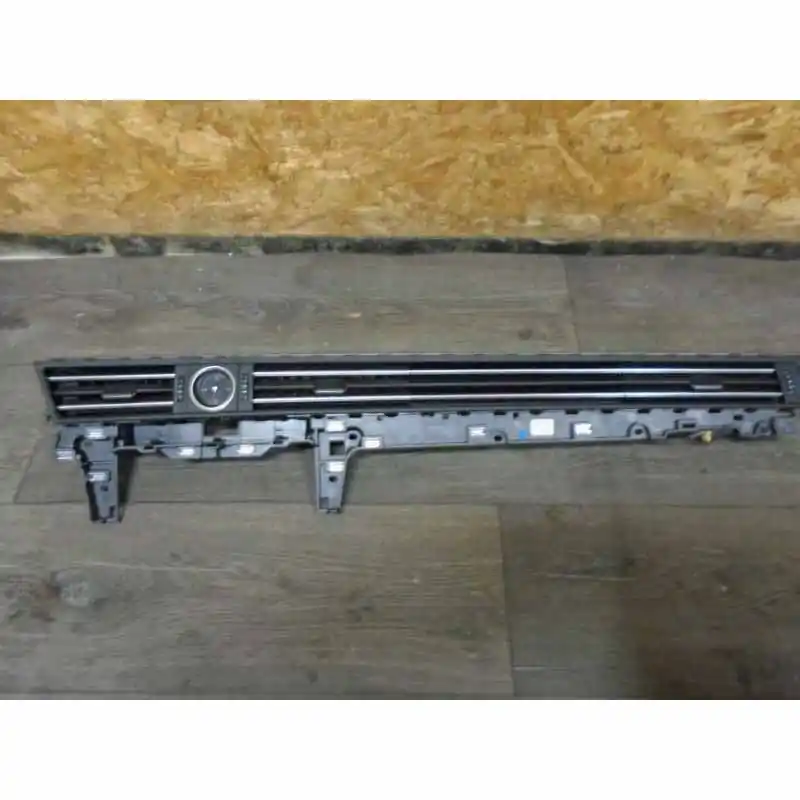 Akce výdechy ventilace (středový + pravý) + hodiny VW Passat B8 3G03G1858416F1QB 3G0919204C