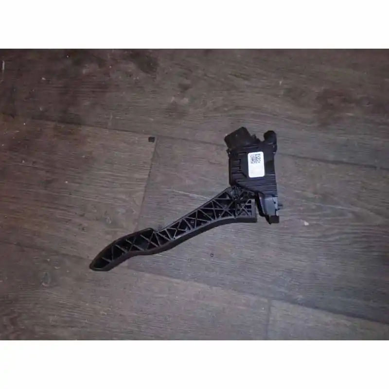 Značkový plynový pedál VW Golf Sportsvan 5105Q1721503G