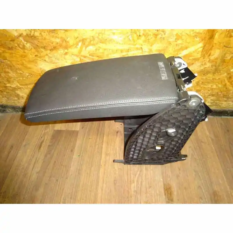 Cenová Bomba loketní opěrka - kožená ŠKODA Superb III 3V03V0864207MR5