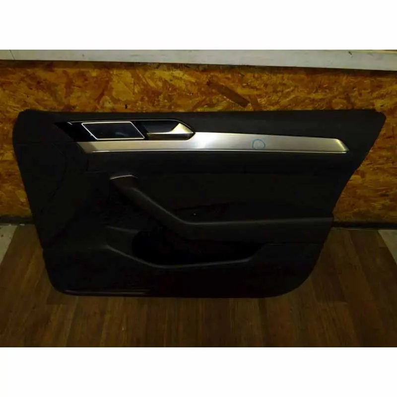 Akční Cena tapecírunk dveří pravý přední - LED VW Passat B8 3G03G1867012/E/PGRD - poškrábaný