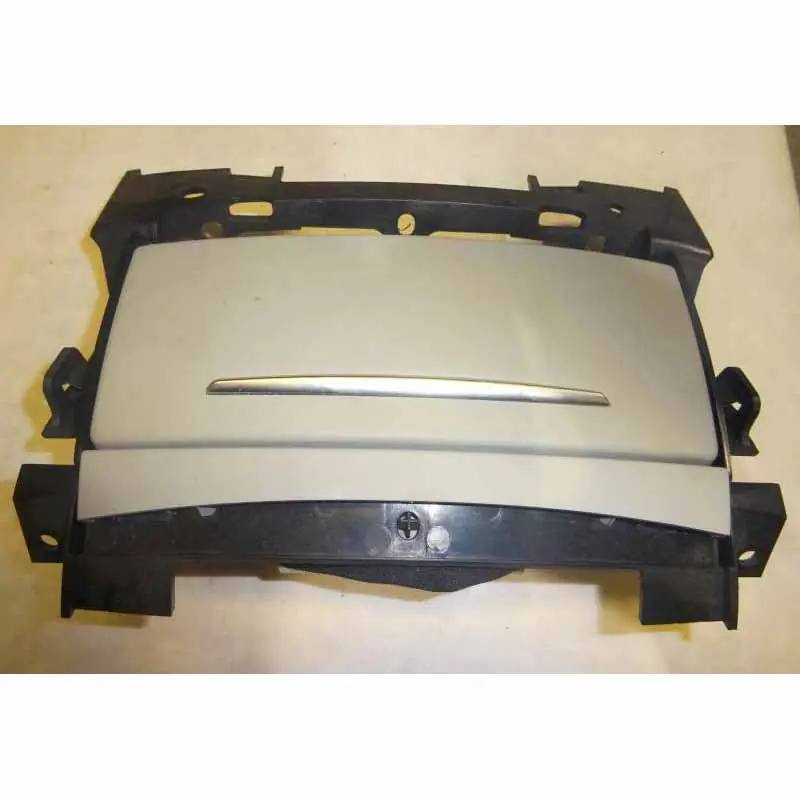 Víkendová Akce zásuvka do středového tunelu zadní + kryt AUDI A8 4H04H0864051B