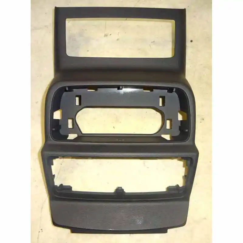 Zlevněný zadní kryt středového tunelu AUDI Q7 4M04M0864147A6PS