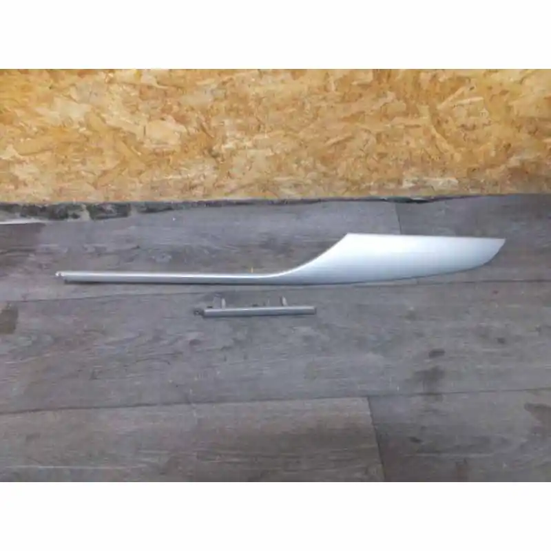 dekorace palubní desky AUDI A6 4G04G1853190A4G1853189LL - lehce poškrábaná Oblíbený