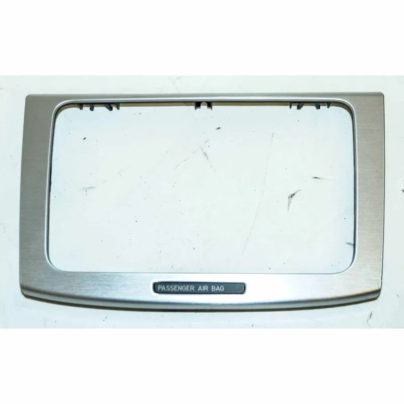 Značkový rámeček rádia VW Passat CC 3C83C0858069AG20V - lehce poškrábaný