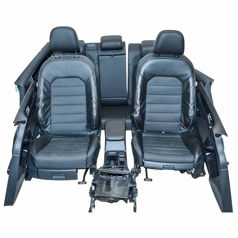 Cenově Výhodný interiér - kůže/látka, přední výhřev, masážní sedadlo řidiče VW Golf VII 5G0 HB