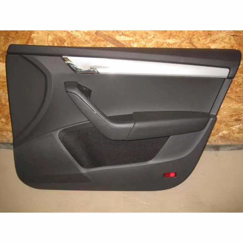 Ihned K Objednání tapecírunk dveří pravý přední ŠKODA Octavia III 5E0