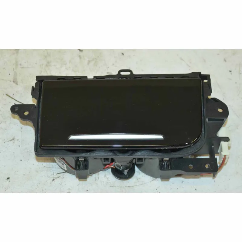 držák nápojů do středového tunelu AUDI A8 4H0 (lift)4H1858601A/C/D - lehce poškrábaný Horká Nabídka