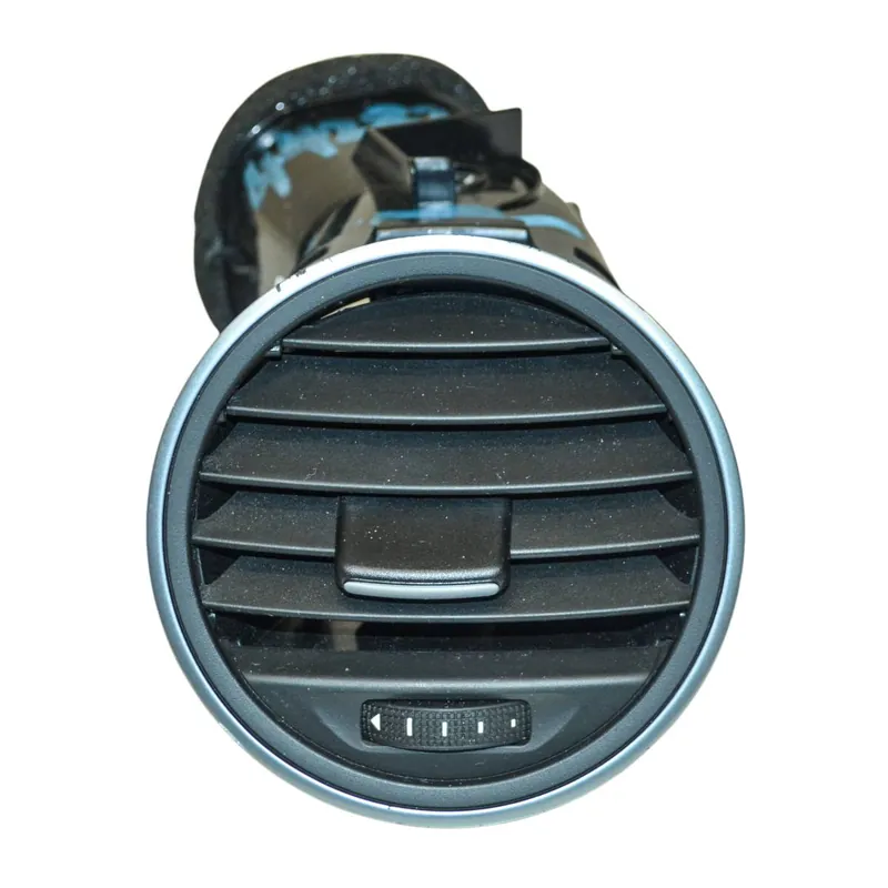výdech ventilace pravý VW New Beetle 5C55C5819704E - lehce poškozený Ověřený