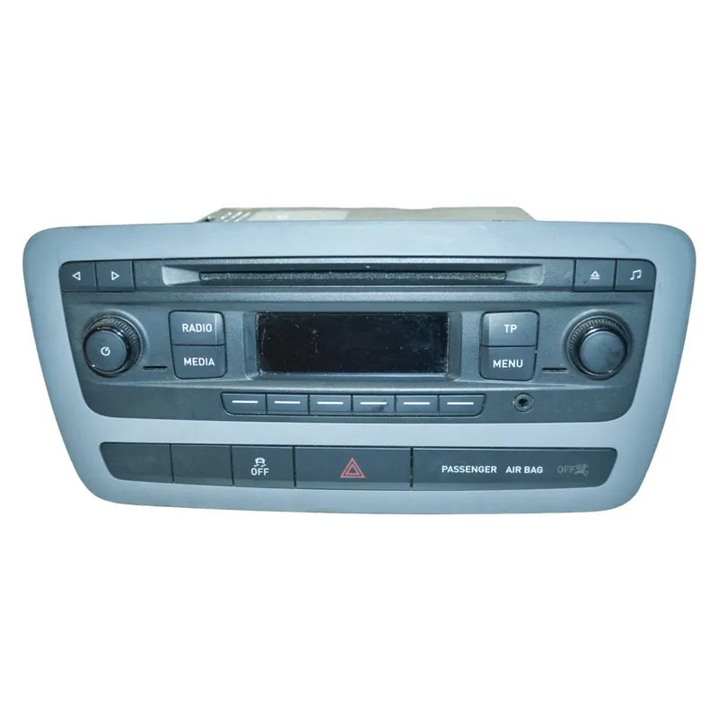 rádio SEAT Ibiza 6J06J0035156AZT - lehce poškrábaný rámeček Levný