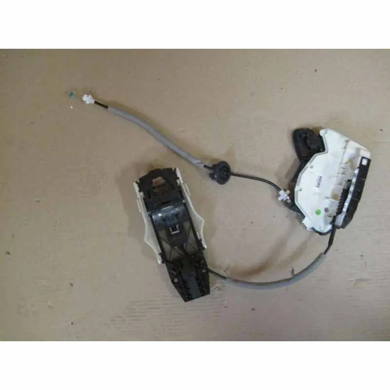 zámek dveří levý zadní ŠKODA Superb III 3V0 6V0839015 Pouze Dnes