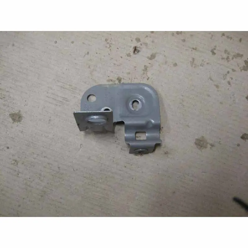 držák blatníku levý AUDI Q7 4M0 16->4M0821167 Poslední Šance