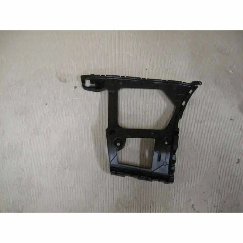 Víkendová Akce držák zadního nárazníku pravý AUDI Q7 4M0 16->4M0807454