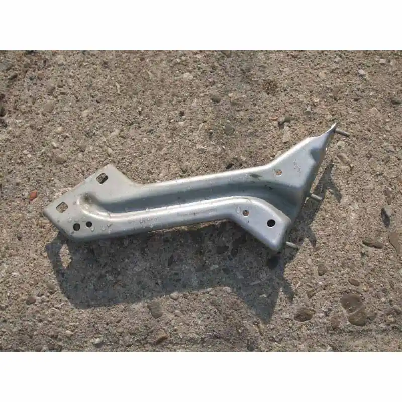 držák předního blatníku levý Audi Q5 8R08R0821135 Expresní Doručení