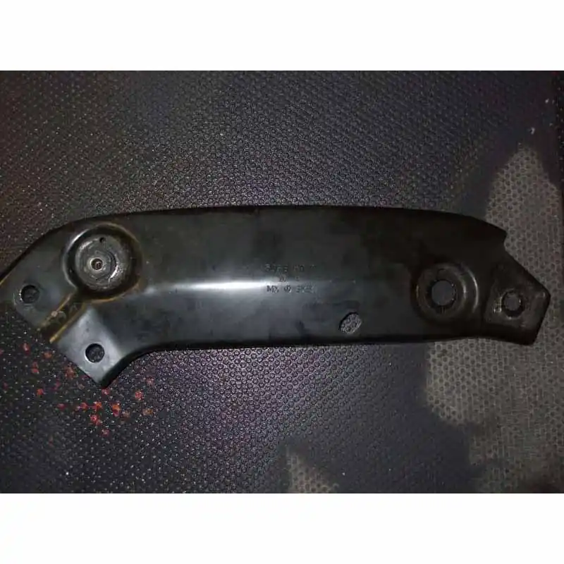 Časově Omezené držák chladičové stěny levý VW Jetta 5C 2010- 5C6805931