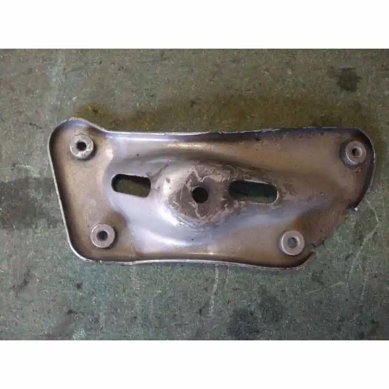 držák blatníku přední levý ŠKODA Yeti 5L01Z0810679D Výprodej