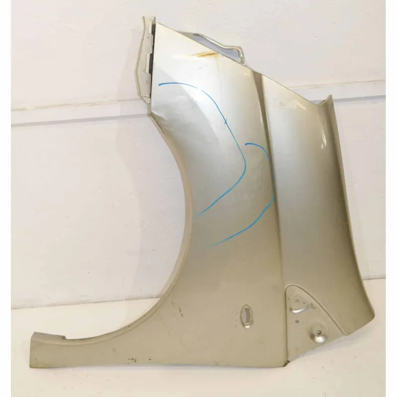 blatník přední levý Citroen Jumpy 2010 - poškozený Značkový