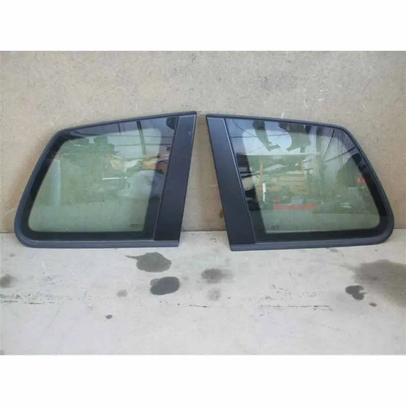 Autentický sklo do karoserie pravé zadní VW Touareg 7L6