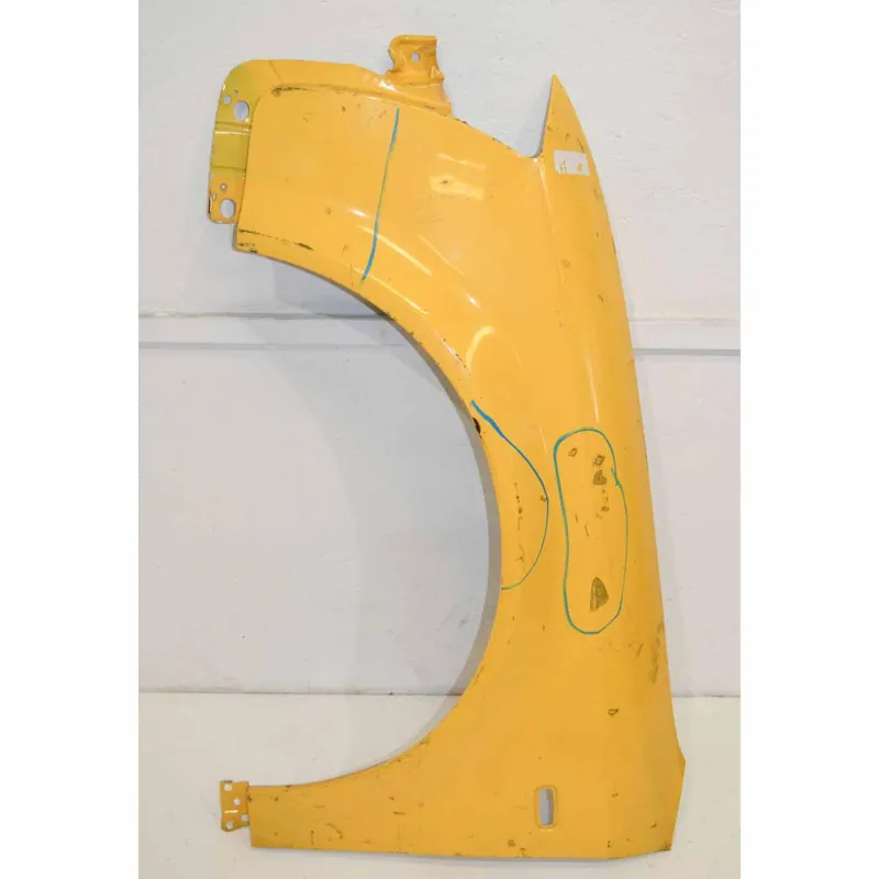 Zlevněný blatník přední levý AUDI A4 8E0 2001-05 - poškozený