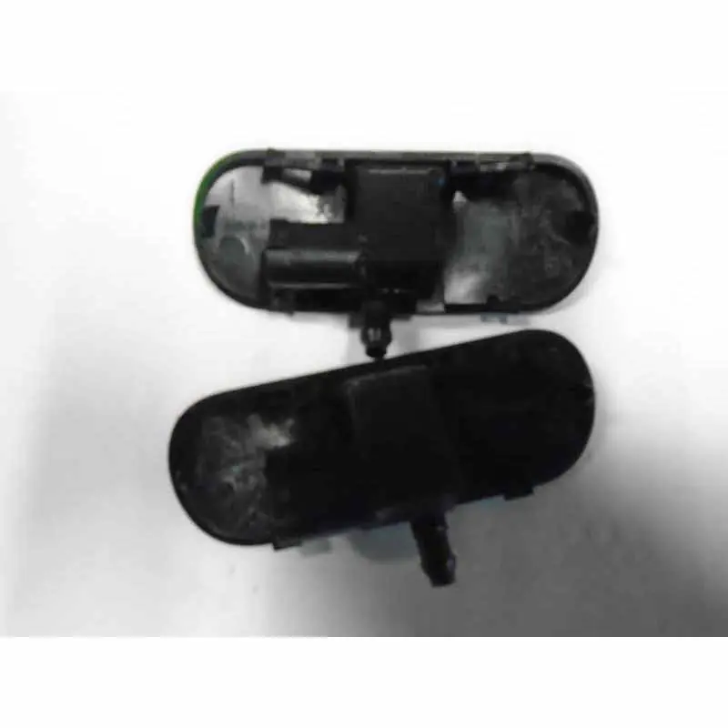 tryska ostřikovače levá + pravá - pár AUDI Q3 12-8U0955988A8U0955987A Zlevněný