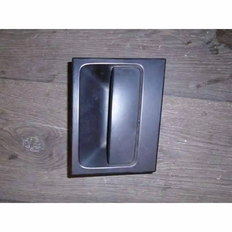 Sleva klika dveří levá zadní - matná ŠKODA Roomster 5J75J7839205A - poškrábaná