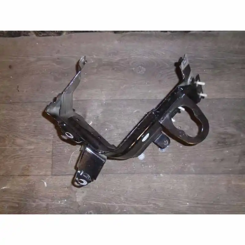 držák předního blatníku levý AUDI Q7 4M04M0821137B 4M0821131B Ověřený