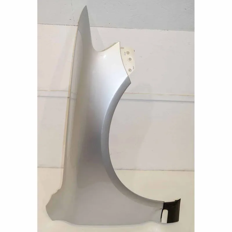 Autentický blatník přední pravý VW Touareg 7LA 2003-077L6821102K - poškozený