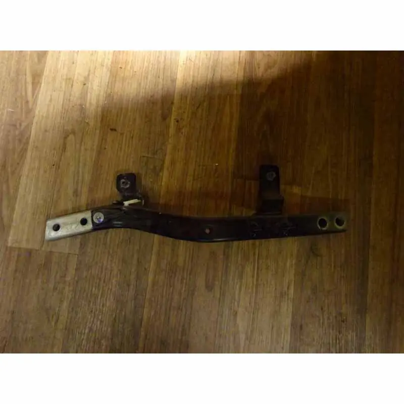 držák předního blatníku pravý AUDI A8 4N04N08211364N0821136B Expresní Doručení