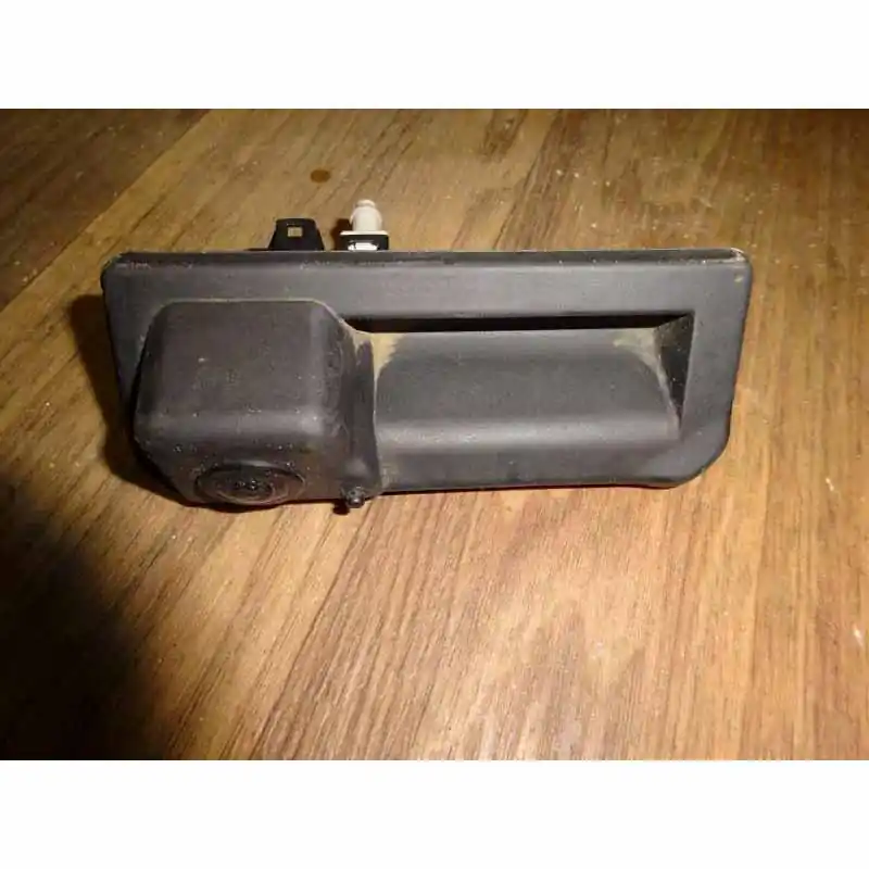 Akční Cena klika zadních pátých dveří - tlakový spínač + kamera VAG8W8827566C