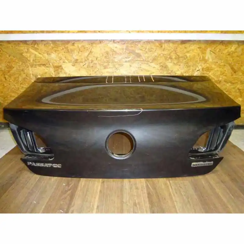 Zlevněný víko kufru VW Passat CC 3C83C8827025C - prasklá lišta, poškrábané