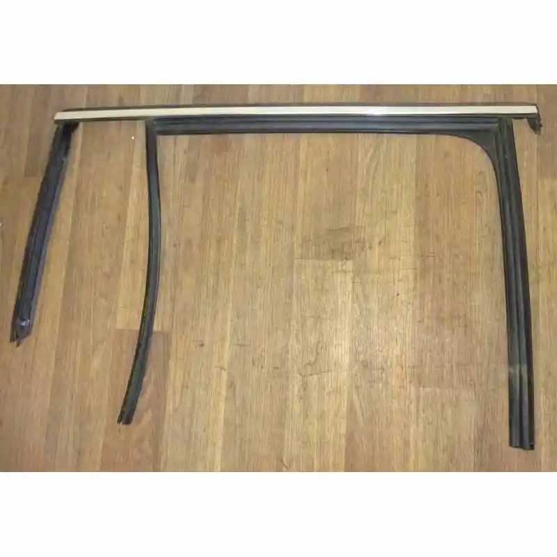 těsnění dveří pravé zadní + chromová lišta ŠKODA Octavia III 5E0 (lift) combi5E9839432L Jen Po Omezenou Doba