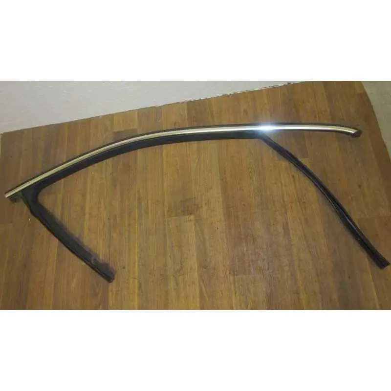 Akce těsnění dveří pravé přední + chromová lišta VW Passat B8 3G03G0837432N - lehce poškr.