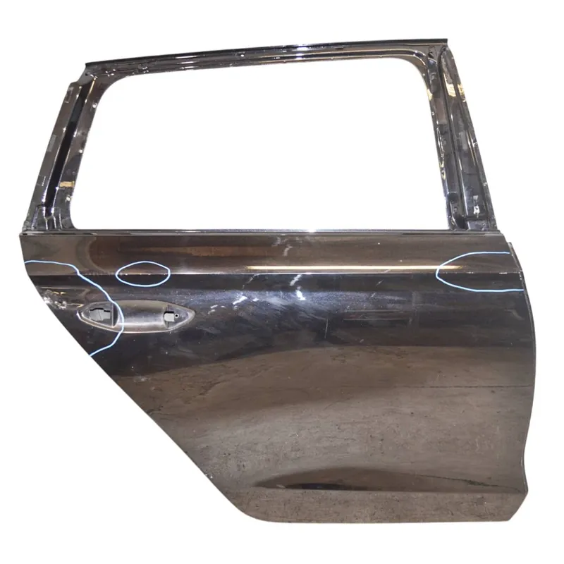 Vysoce Kvalitní dveře zadní pravé - holé ŠKODA Octavia IV 5E3 combi5E7833052A5E7833052B/C - poškozené