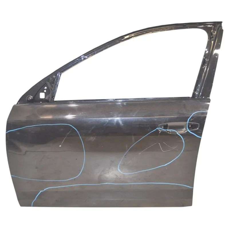 Autentický dveře přední levé - holé ŠKODA Octavia III 5E0 (lift)5E0831311 5E0831051/A/B - poškozené