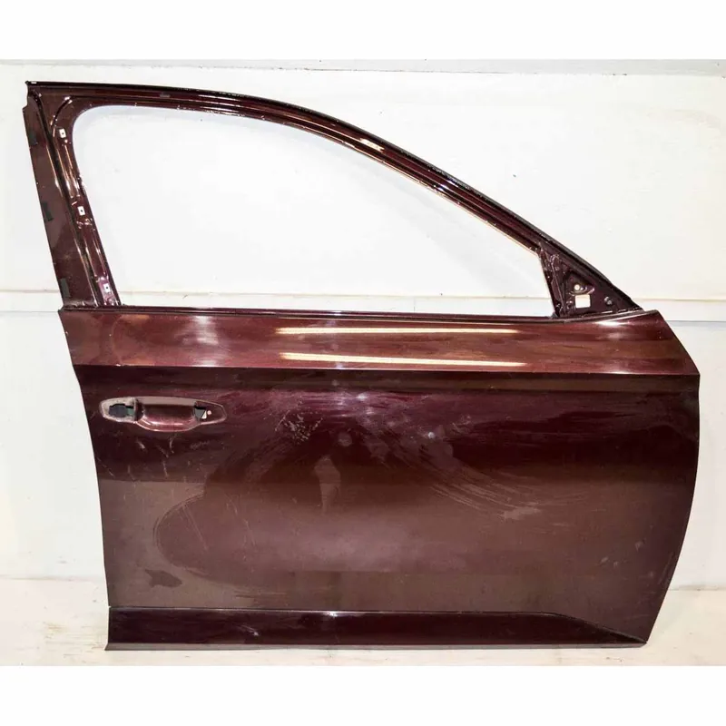 Zlevněný dveře přední pravé - holé ŠKODA Superb III 3V03V0831312A - poškrábaný lak