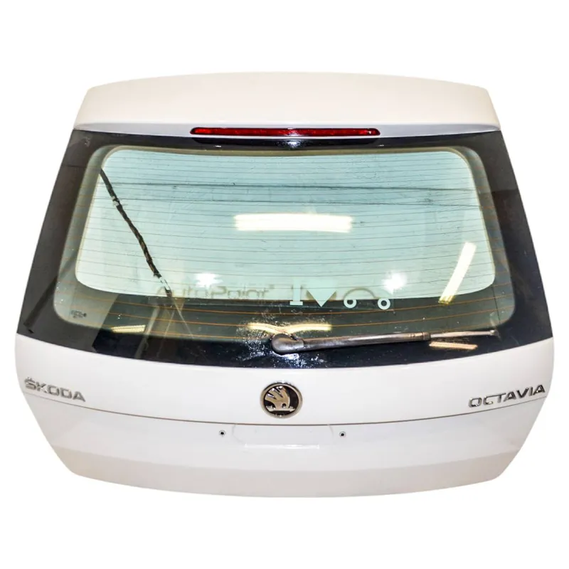 zadní páté dveře ŠKODA Octavia III 5E0 (lift) combi5E9827023B5E9827023C/E - poškrábané Bezpečná Platba