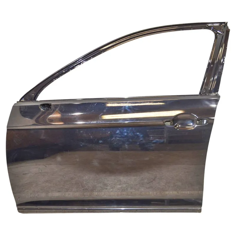 Aktuální dveře přední levé - holé VW Passat B8 3G0 (lift)3G0831055AE/AF/AG - lehce poškrábaný lak