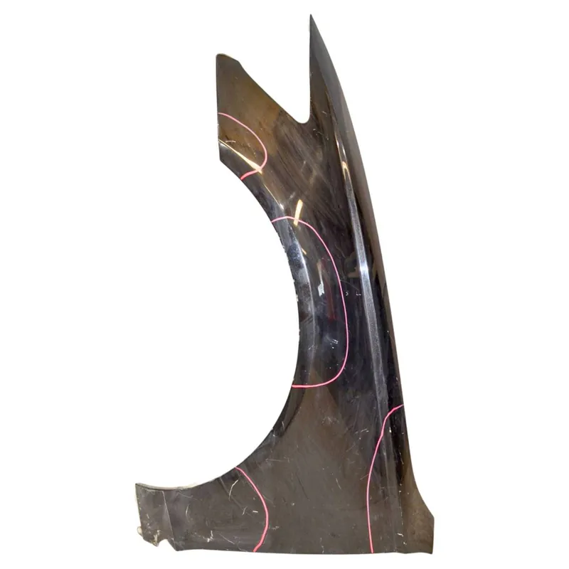 blatník přední levý AUDI A6 4G0 (lift)4G0821101 - poškozený Dokud Zásoby Vydrží