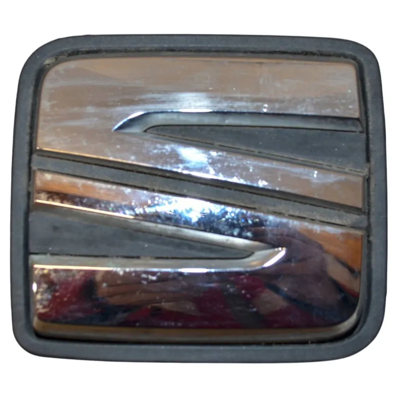 Hit Sezóny klika zadních pátých dveří - tlakový spínač SEAT Leon 5F0 (lift)5F0827565C - poškrábaná