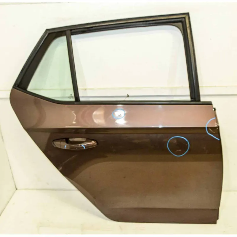 Aktuální dveře zadní pravé ŠKODA Fabia III 6V0 HB6V6833312 - poškozené