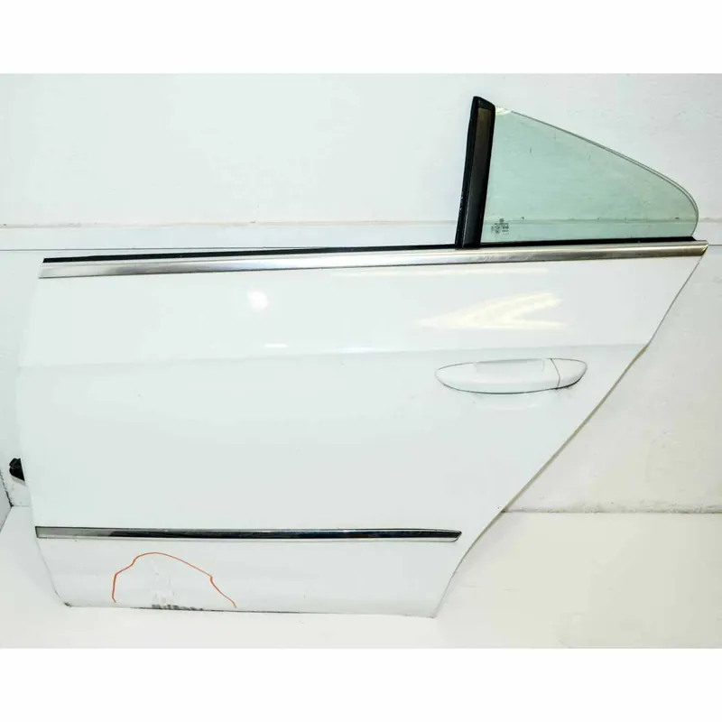 Aktuální dveře zadní levé VW Passat CC 3C8 lift3C8833055E - poškozené