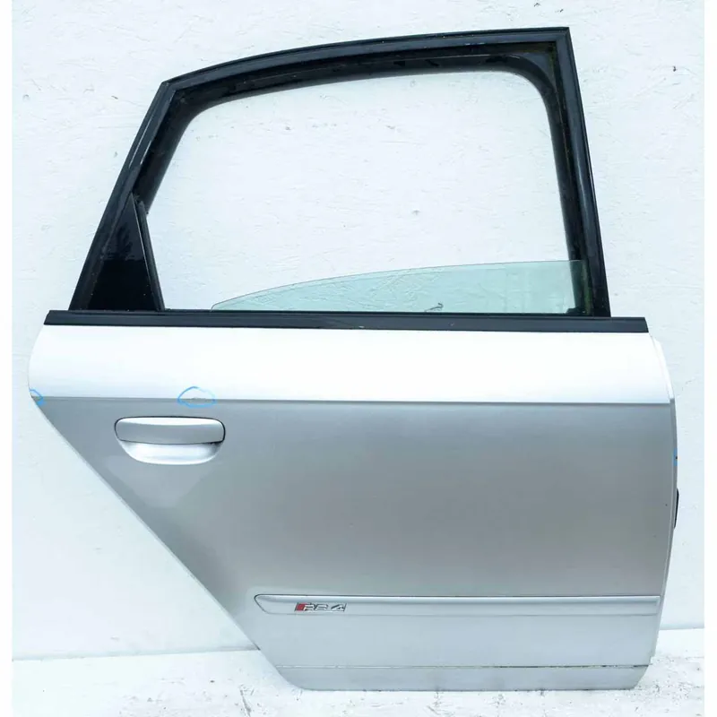 Cenový Hit dveře zadní pravé AUDI A4 RS4 8E0 sedan - lehce poškozené