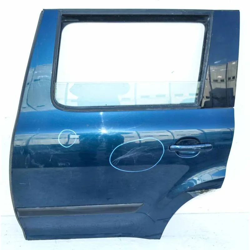 dveře zadní levé ŠKODA Yeti lift 5L05L0833311 - lehce poškozené Super Cena