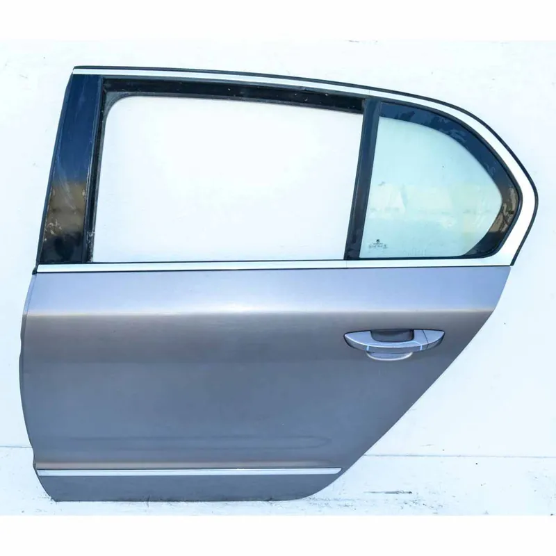 dveře zadní levé ŠKODA Superb II lift 3T0 sedan3T5833311 - poškrábaný lak Novinka